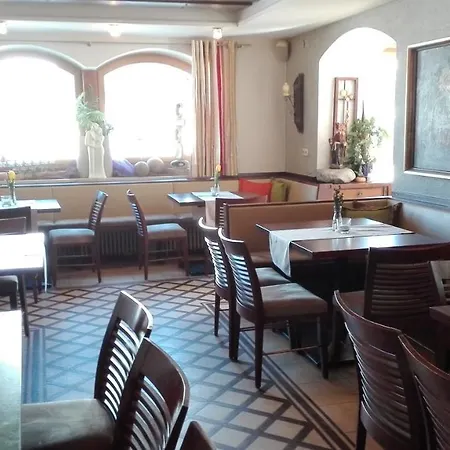 Restaurant Meran بيت ريفي *